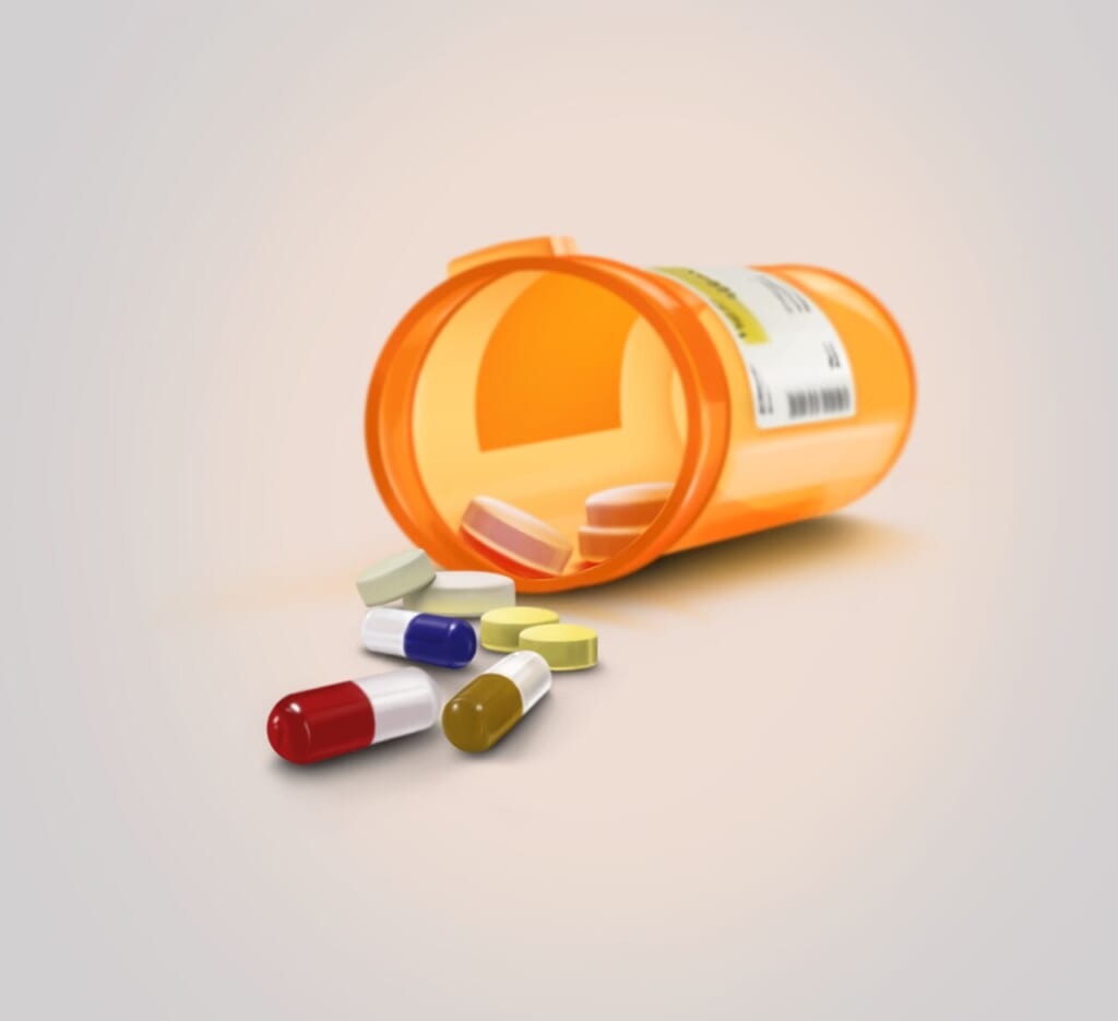 Pill Bottle Spilled | オンザショア立川店 立川駅徒歩1分年中無休の溶岩ホットヨガスタジオ 横倒しになった薬のボトルとその口から外へこぼれ出た複数の錠剤 立川駅徒歩1分年中無休の溶岩ホットヨガスタジオ