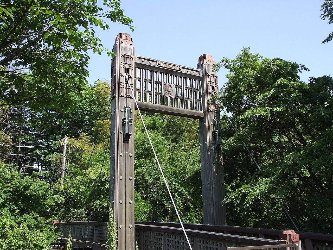 The Nekawa Kaigarazaka Bridge, named after nearby Kaigara-zaka slope and designed to evoke a suspension bridge.