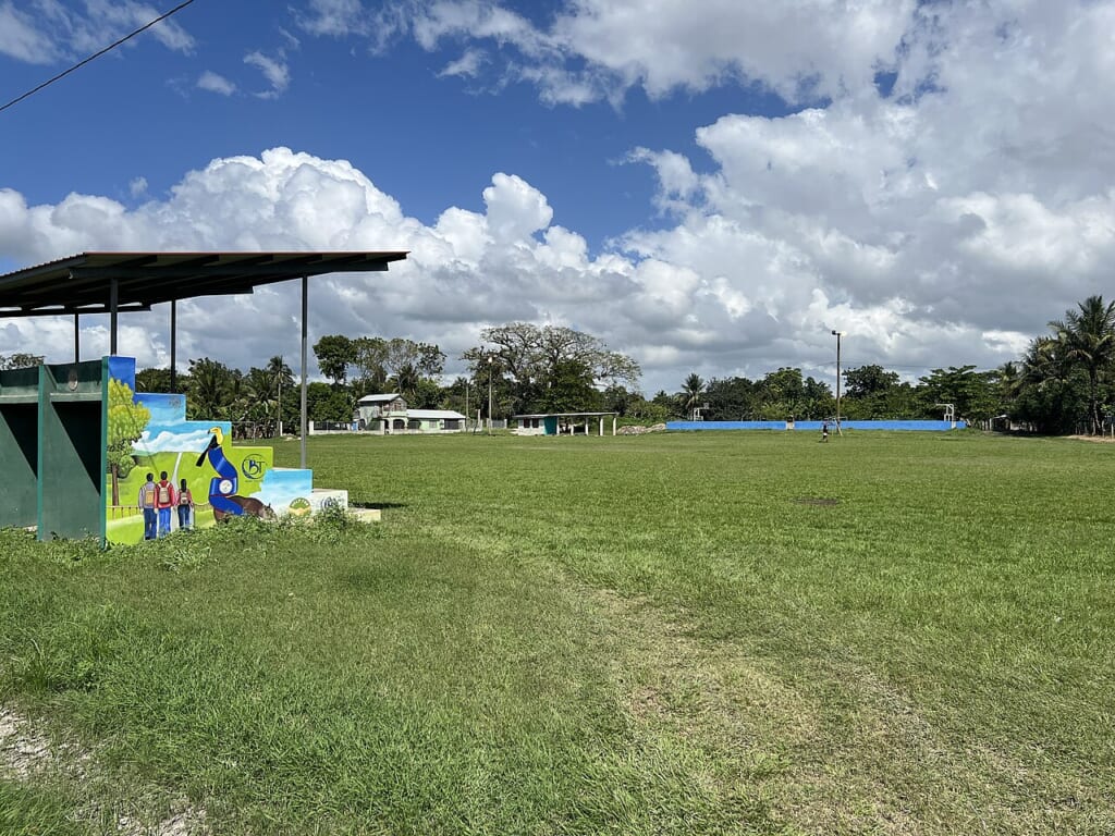 Bullet Tree Falls Football Field | オンザショア立川店 立川駅徒歩1分年中無休の溶岩ホットヨガスタジオ ブレットツリーフォールズにあるサッカー競技場を写した風景 立川駅徒歩1分年中無休の溶岩ホットヨガスタジオ