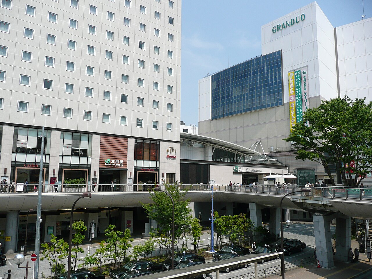 立川駅の南口。昭和5年（1930）に開いた南の玄関を2014年に写したもの