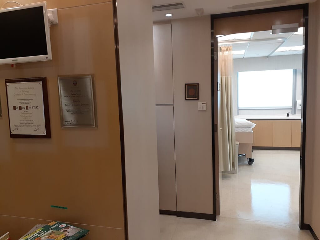 HK HV 跑馬地 Happy Valley 養和醫院 Hong Kong Sanatorium and Hospital dr consultation room August 2020 SS2 02 | オンザショア立川店 立川駅徒歩1分年中無休の溶岩ホットヨガスタジオ 香港の跑馬地ハッピーバレーにある養和醫院の診察室2020年8月の撮影 立川駅徒歩1分年中無休の溶岩ホットヨガスタジオ