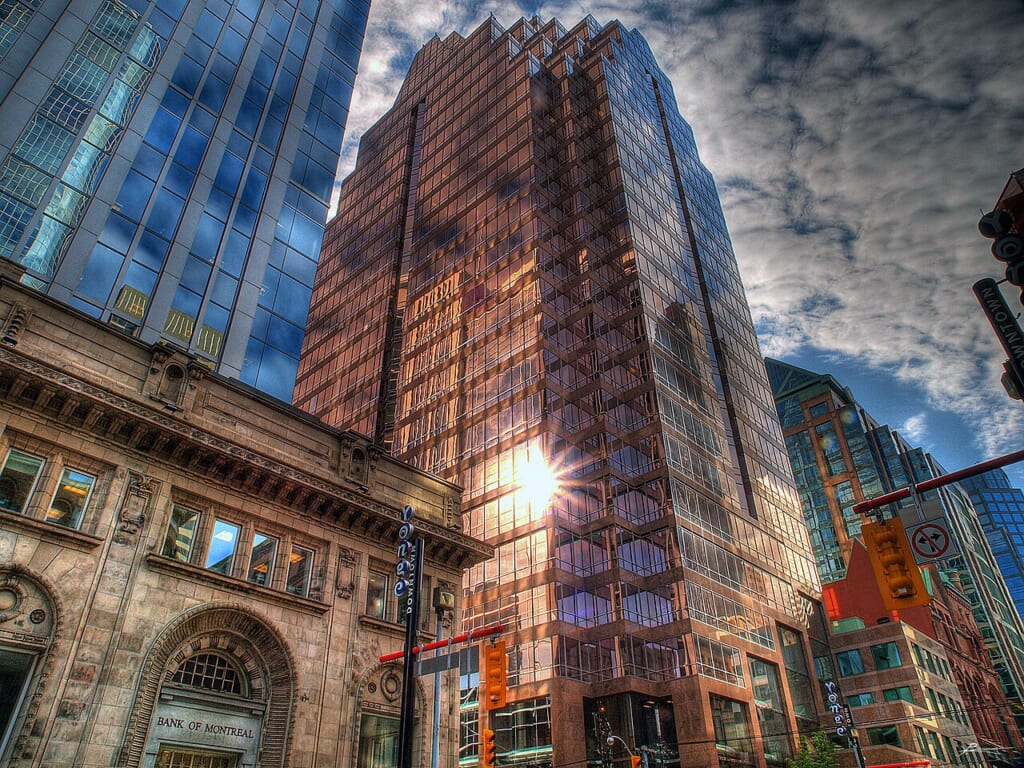 Flickr paul bica city sunrise | オンザショア立川店 立川駅徒歩1分年中無休の溶岩ホットヨガスタジオ 朝日が差すトロントの街並みとヤング通りクイーン通りの交差点の風景 立川駅徒歩1分年中無休の溶岩ホットヨガスタジオ
