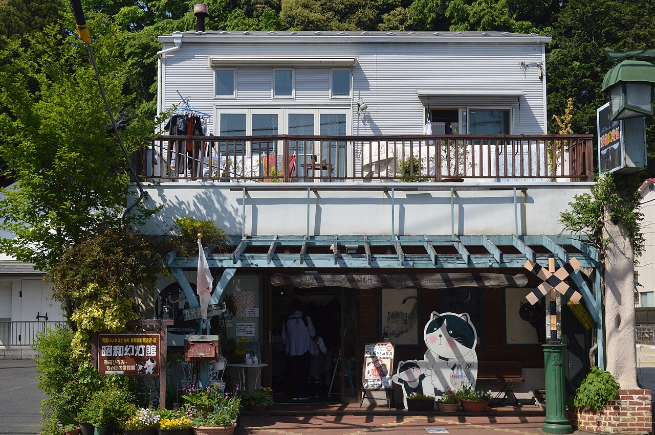 The Showa Gentokan building in Sumiecho, Ome, with a painting of cats at its entrance.