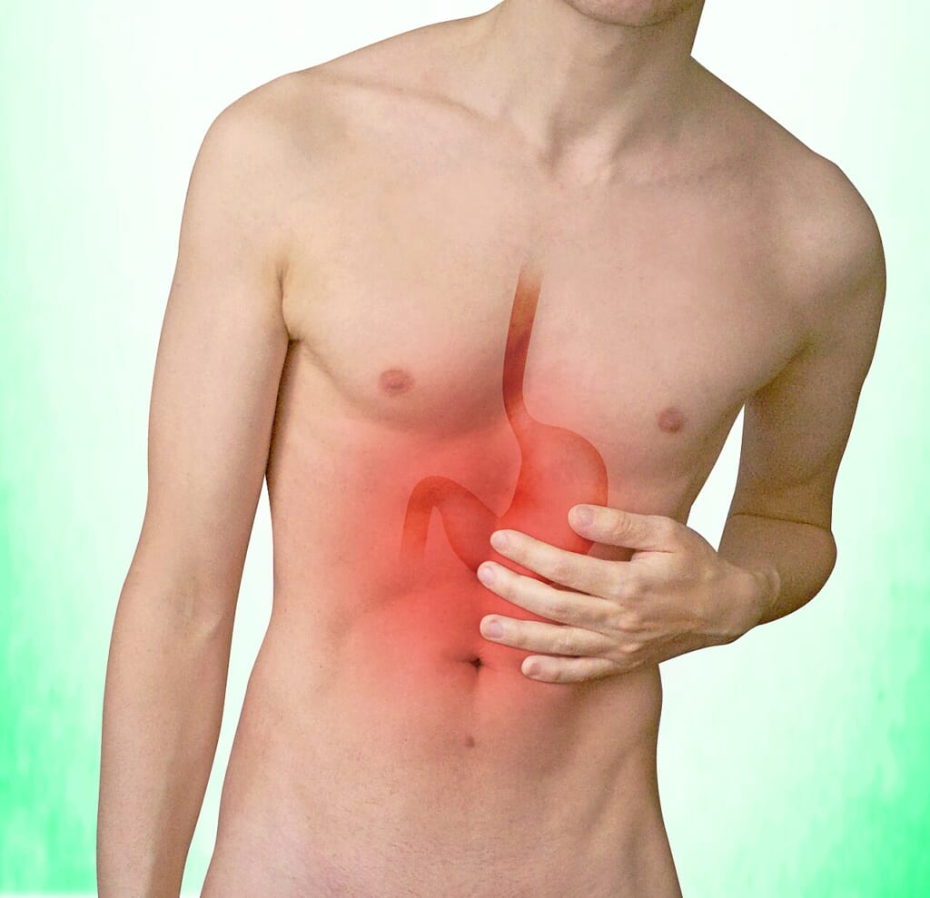 Stomach pain | オンザショア立川店 立川駅徒歩1分年中無休の溶岩ホットヨガスタジオ 腹部に手を当てて押さえている人物の腹まわりを中心に写した写真 立川駅徒歩1分年中無休の溶岩ホットヨガスタジオ