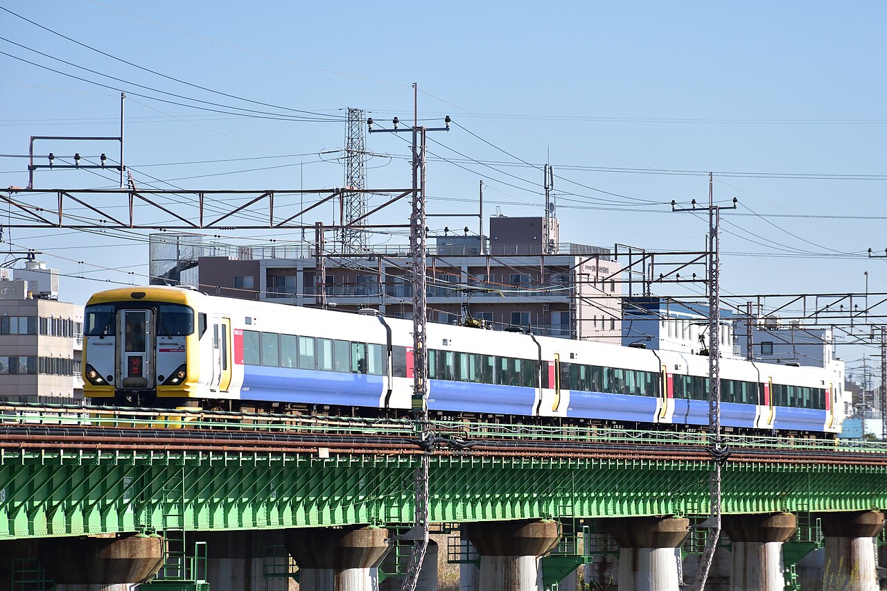 A limited express train crossing the Chuo Line's Tama River railway bridge between Tachikawa and Hino