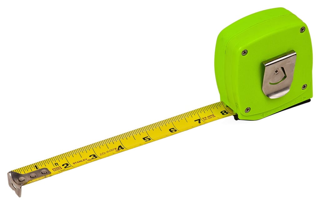 Measuringtape | オンザショア立川店 立川駅徒歩1分年中無休の溶岩ホットヨガスタジオ 黄色い目盛りのテープを少し引き出した黄緑色のケースの巻き尺 立川駅徒歩1分年中無休の溶岩ホットヨガスタジオ