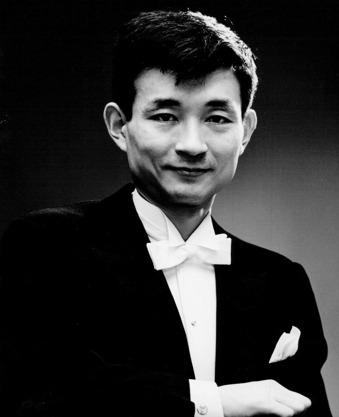 1963年、ニューヨークで撮られた若き日の指揮者・小澤征爾の写真。