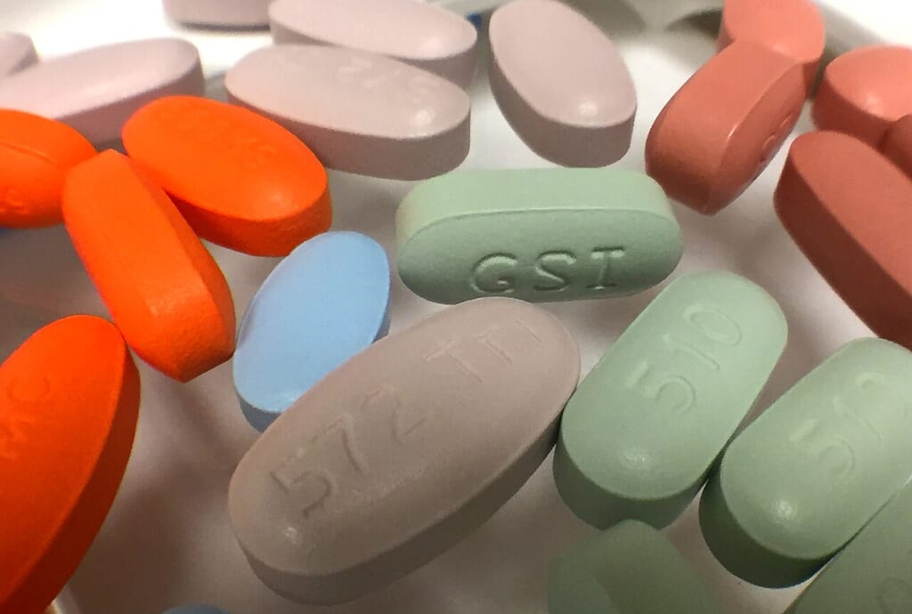 HIV感染症の治療に用いられるさまざまな種類の抗レトロウイルス薬 立川駅徒歩1分年中無休の溶岩ホットヨガスタジオ