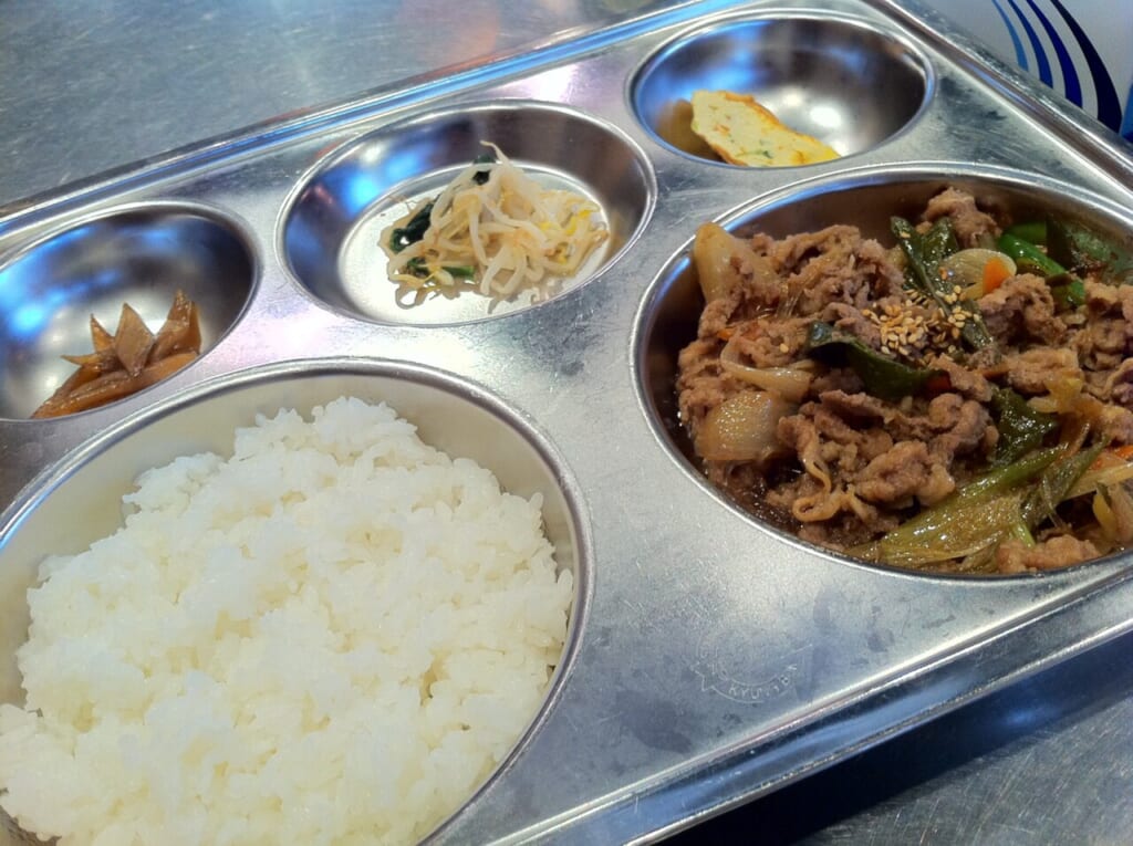 Bulgogi lunch 5091744161 | オンザショア立川店 立川駅徒歩1分年中無休の溶岩ホットヨガスタジオ 一枚のプレートに盛り付けられたプルコギ定食の料理を写した食事写真 立川駅徒歩1分年中無休の溶岩ホットヨガスタジオ
