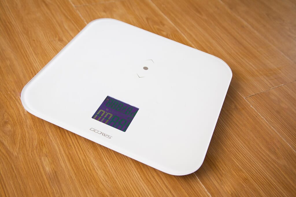 Fitness digital scale weight loss 33837094584 | オンザショア立川店 立川駅徒歩1分年中無休の溶岩ホットヨガスタジオ 体重の測定に使うデジタル体重計を計量前の状態で写した写真 立川駅徒歩1分年中無休の溶岩ホットヨガスタジオ