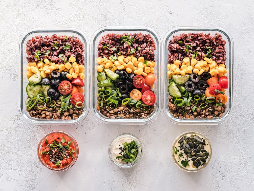 Meal prep glass container 45165270525 | オンザショア立川店 立川駅徒歩1分年中無休の溶岩ホットヨガスタジオ 作り置きの食事を入れたガラス製の保存容器食事を容器に取り分けた様子 立川駅徒歩1分年中無休の溶岩ホットヨガスタジオ