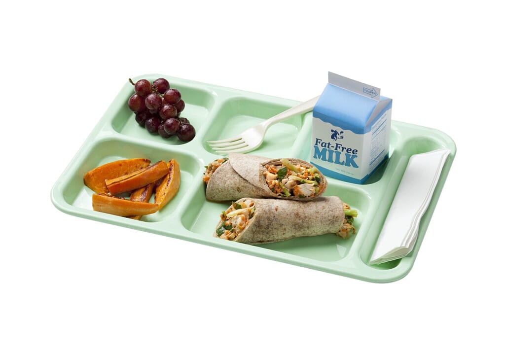 A school tray showing a reimbursable school breakfast for grades Kindergarten through 12 MyPlate 20210805FNSUNC0023 | オンザショア立川店 立川駅徒歩1分年中無休の溶岩ホットヨガスタジオ 学校の食事用トレーに提供される食事を盛り付けて並べた様子を写した写真 立川駅徒歩1分年中無休の溶岩ホットヨガスタジオ