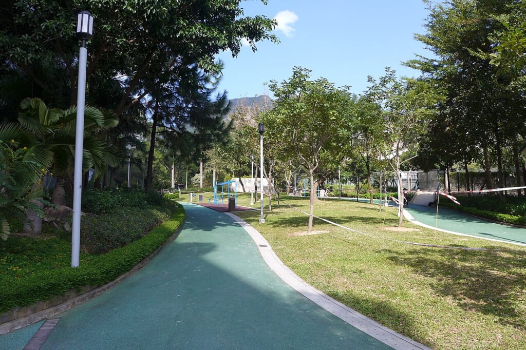 Cornwall Street Park Jogging Path 2014 | オンザショア立川店 立川駅徒歩1分年中無休の溶岩ホットヨガスタジオ コーンウォールストリートパークに設けられたジョギング用の道 立川駅徒歩1分年中無休の溶岩ホットヨガスタジオ