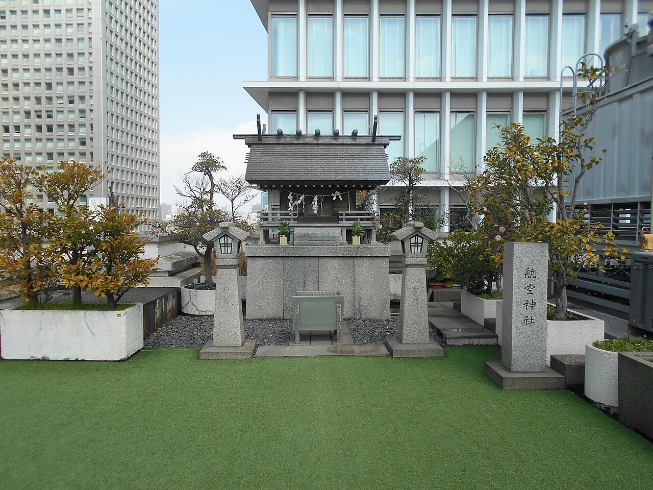 The Aviation Shrine on the roof of the Aviation Building in Shinbashi, Tokyo, with its name pillar (not taken in Tachikawa)