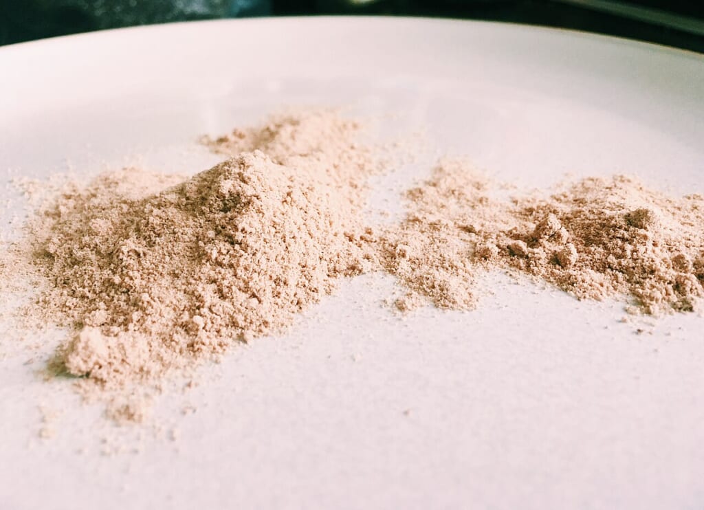Psyllium Husk | オンザショア立川店 立川駅徒歩1分年中無休の溶岩ホットヨガスタジオ 精製され粉末状に加工されたサイリウムの種皮サイリウムハスク 立川駅徒歩1分年中無休の溶岩ホットヨガスタジオ
