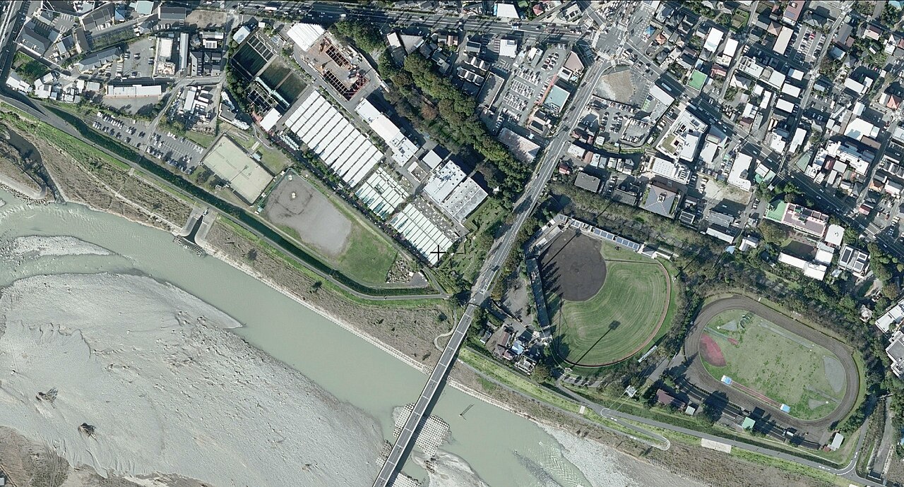 Aerial view of Tachikawa's athletics stadium and baseball ground in 2021, with the Tama River's banks on the left