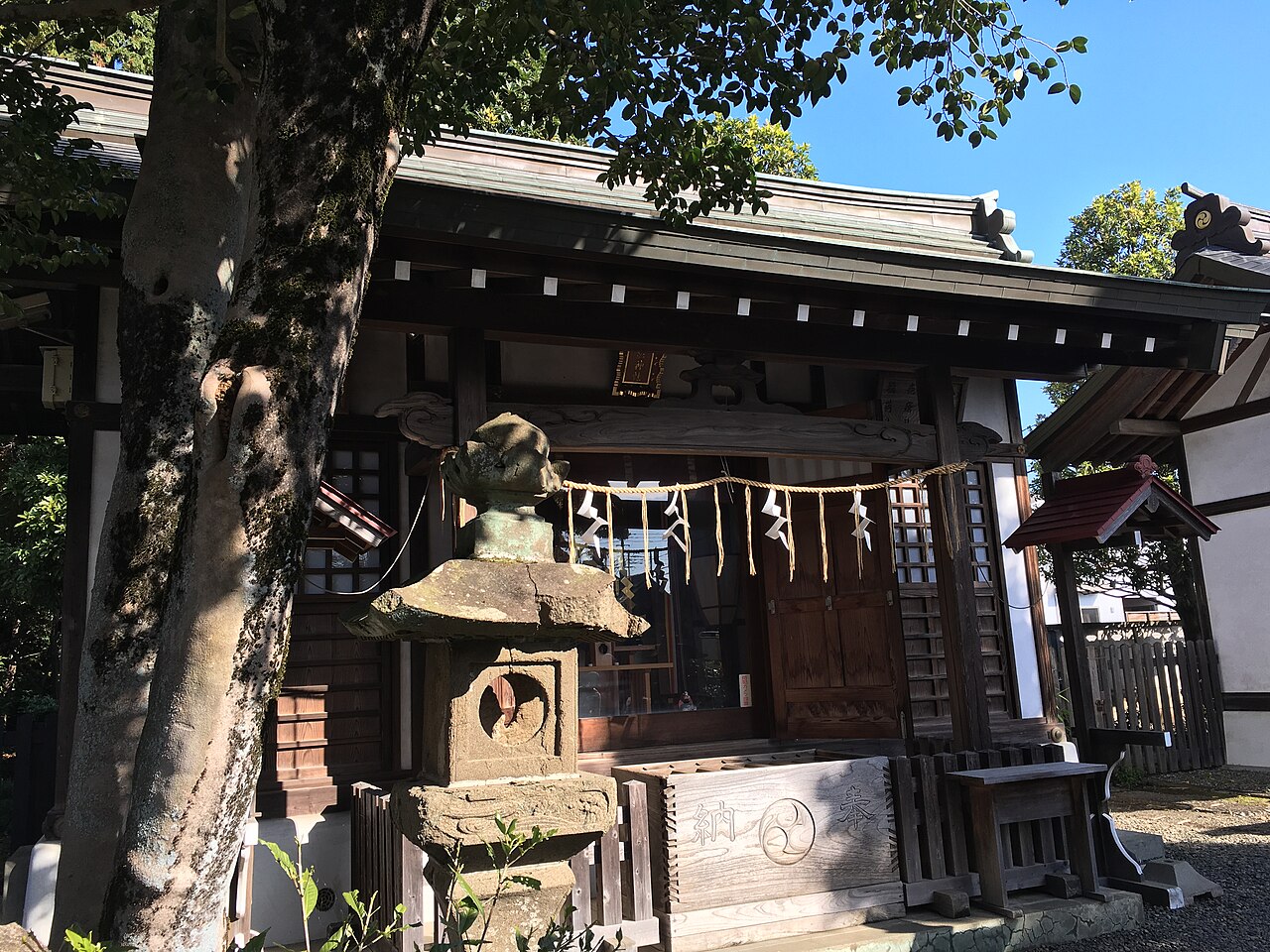 The Kokage Shrine within the grounds, also known as the Cat-Return Shrine (2019)