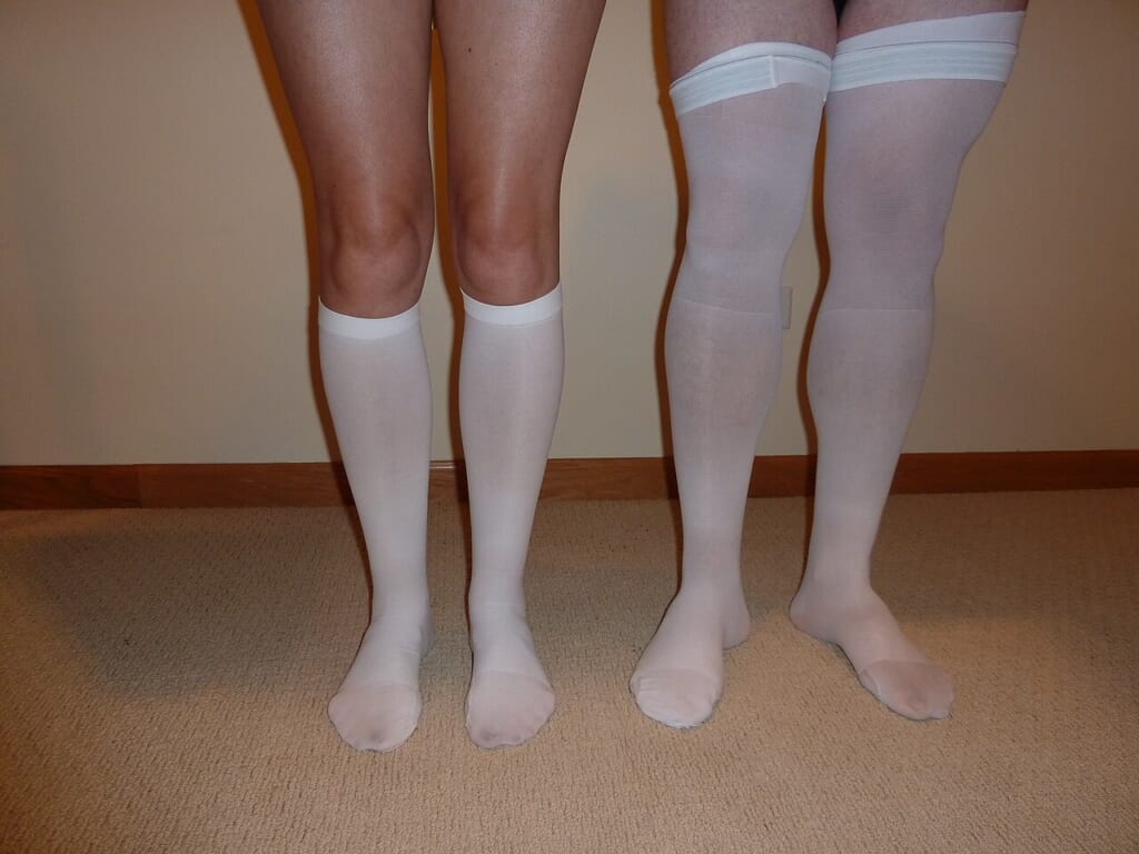 Kneehigh and thighhigh antiembolism compression stockings | オンザショア立川店 立川駅徒歩1分年中無休の溶岩ホットヨガスタジオ 膝下までの長さと太ももまでの長さの2種類の医療用の弾性ストッキング 立川駅徒歩1分年中無休の溶岩ホットヨガスタジオ
