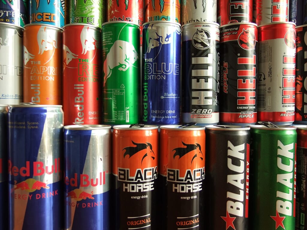 Various energy drinks 04 | オンザショア立川店 立川駅徒歩1分年中無休の溶岩ホットヨガスタジオ 複数の種類のエナジードリンクが写りそれぞれの容器の外観が見える 立川駅徒歩1分年中無休の溶岩ホットヨガスタジオ