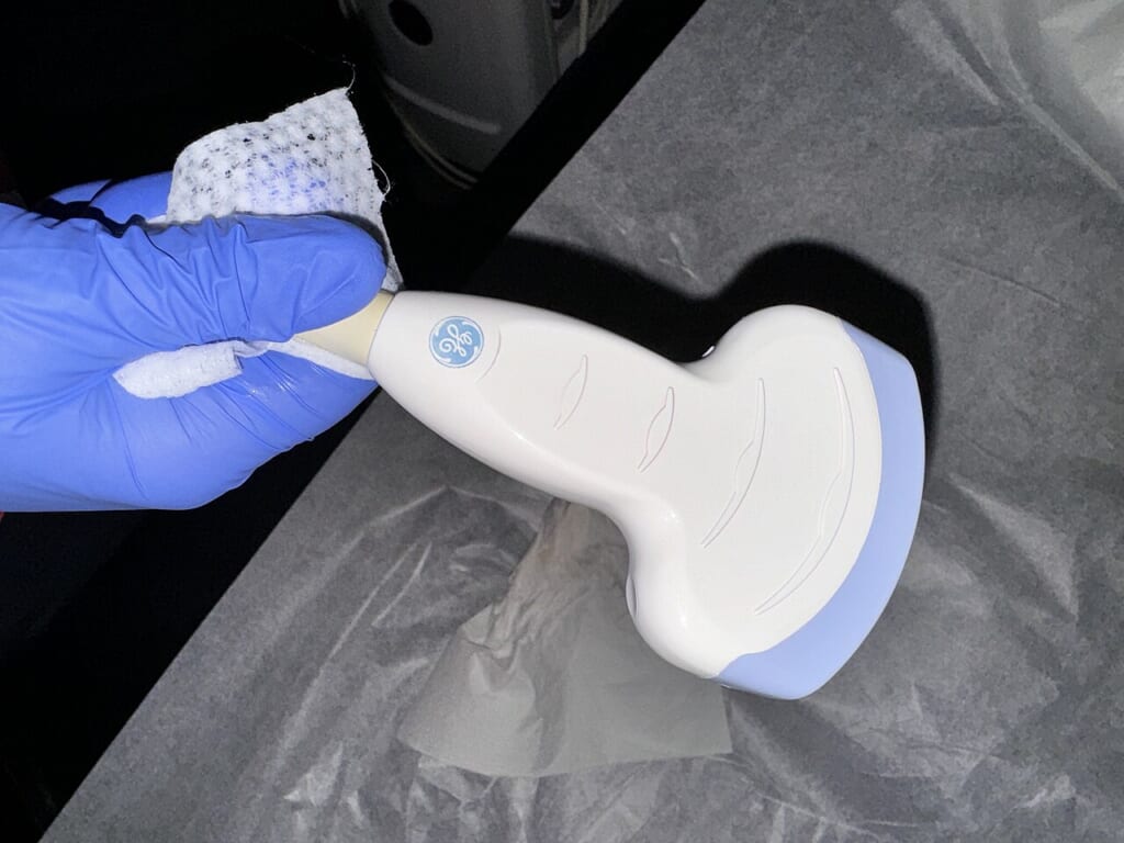 A medical ultrasound linear array probe scan head transducer | オンザショア立川店 立川駅徒歩1分年中無休の溶岩ホットヨガスタジオ 超音波検査で用いるプローブ探触子の形状を写した医療機器の写真 立川駅徒歩1分年中無休の溶岩ホットヨガスタジオ