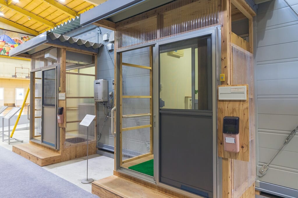 Temporary housing unit in Ishinomaki Miyagi Japan | オンザショア立川店 立川駅徒歩1分年中無休の溶岩ホットヨガスタジオ 宮城県石巻市の門脇小学校に展示された東日本大震災の後に使われた仮設住宅 立川駅徒歩1分年中無休の溶岩ホットヨガスタジオ