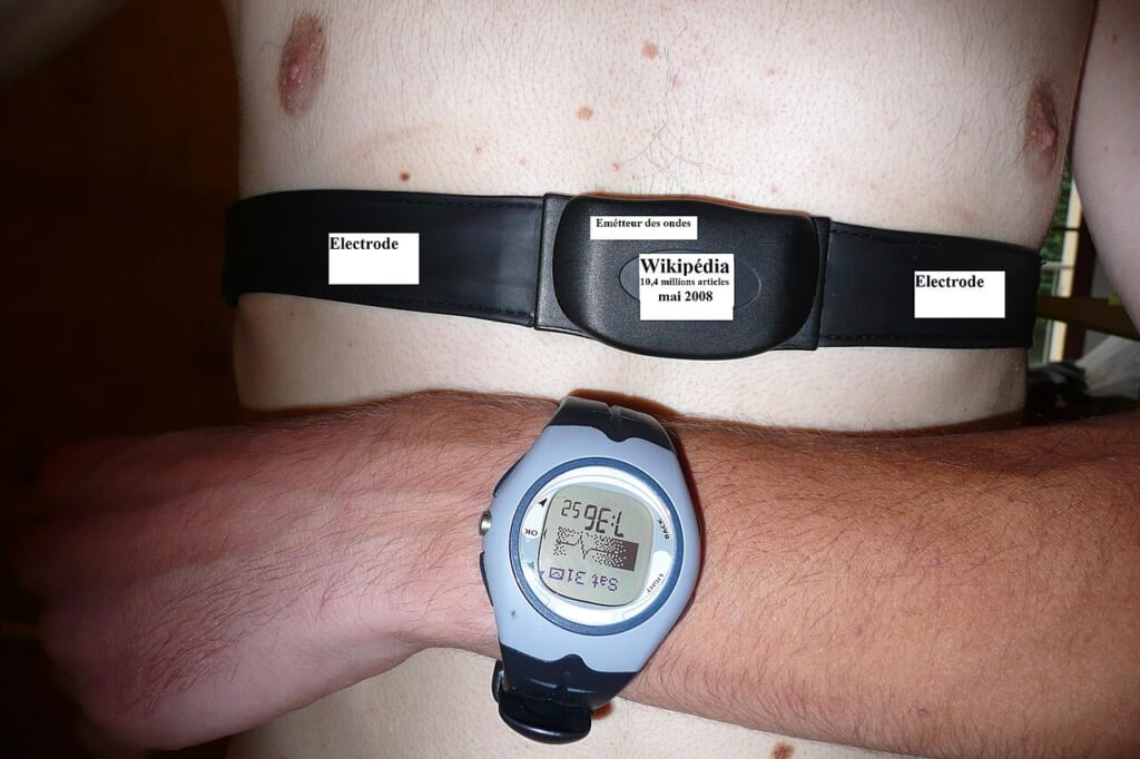 Heart rate monitor | オンザショア立川店 立川駅徒歩1分年中無休の溶岩ホットヨガスタジオ 心拍数を測定するための機器であるハートレートモニターを写した写真 立川駅徒歩1分年中無休の溶岩ホットヨガスタジオ
