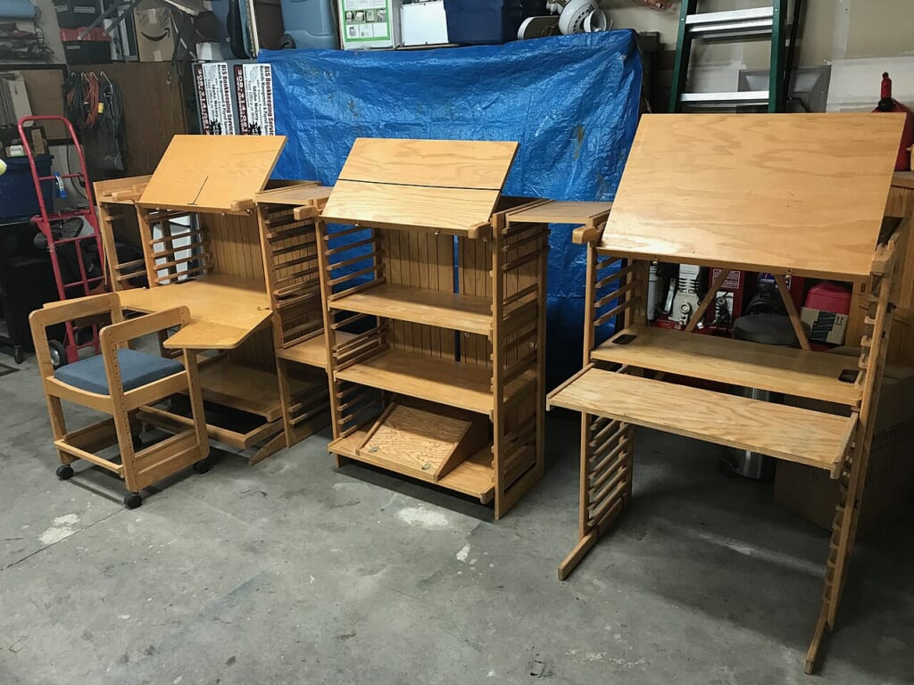 Edeleson Treadmill Desk Prototypes | オンザショア立川店 立川駅徒歩1分年中無休の溶岩ホットヨガスタジオ 机とランニングマシンを組み合わせた室内で使用する3台のトレッドミルデスクの試作品 立川駅徒歩1分年中無休の溶岩ホットヨガスタジオ