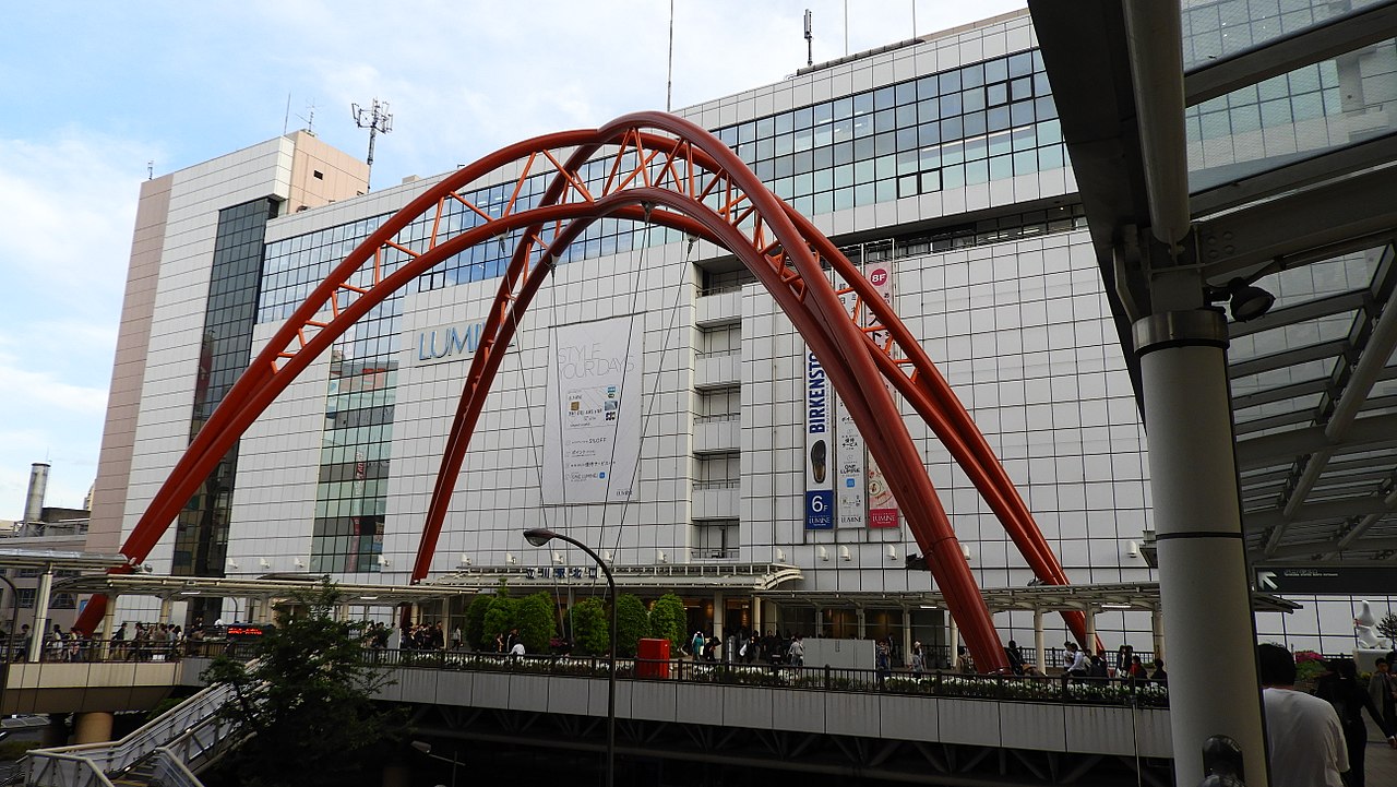 Today's Tachikawa Station North Exit, seen from the elevated pedestrian deck