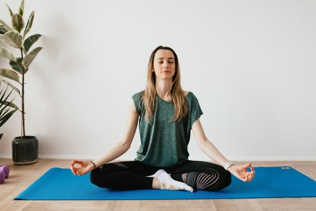 オンザショア 記事の写真breathingmeditation | オンザショア立川店 立川駅徒歩1分年中無休の溶岩ホットヨガスタジオ ヨガとからだの記事のイメージ写真 立川駅徒歩1分年中無休の溶岩ホットヨガスタジオ