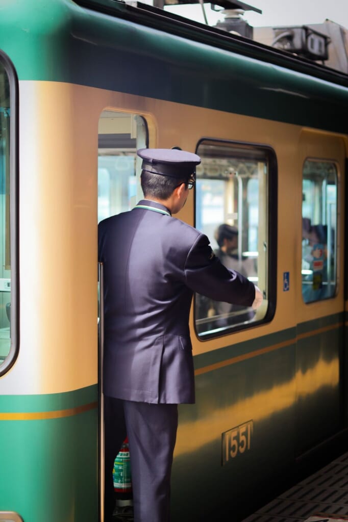 ヨガとからだの記事のイメージ写真 立川駅徒歩1分年中無休の溶岩ホットヨガスタジオ