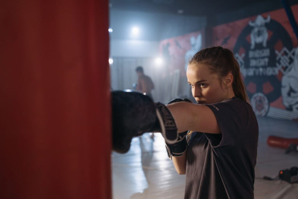 オンザショア 記事の写真kickboxingwoman | オンザショア立川店 立川駅徒歩1分年中無休の溶岩ホットヨガスタジオ ヨガとからだの記事のイメージ写真 立川駅徒歩1分年中無休の溶岩ホットヨガスタジオ
